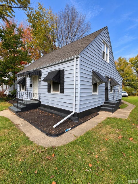Tiny photo for 905 Mckinnie Avenue, Fort Wayne, IN 46806 (MLS # 202644945)