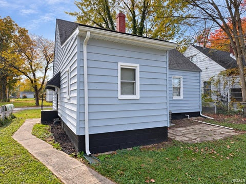 Tiny photo for 905 Mckinnie Avenue, Fort Wayne, IN 46806 (MLS # 202644945)