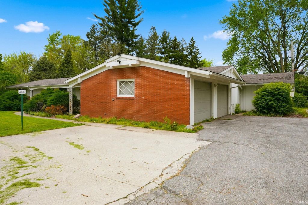 Photo of 4911-4913 Lake Avenue, Fort Wayne, IN 46815 (MLS # 202616451)