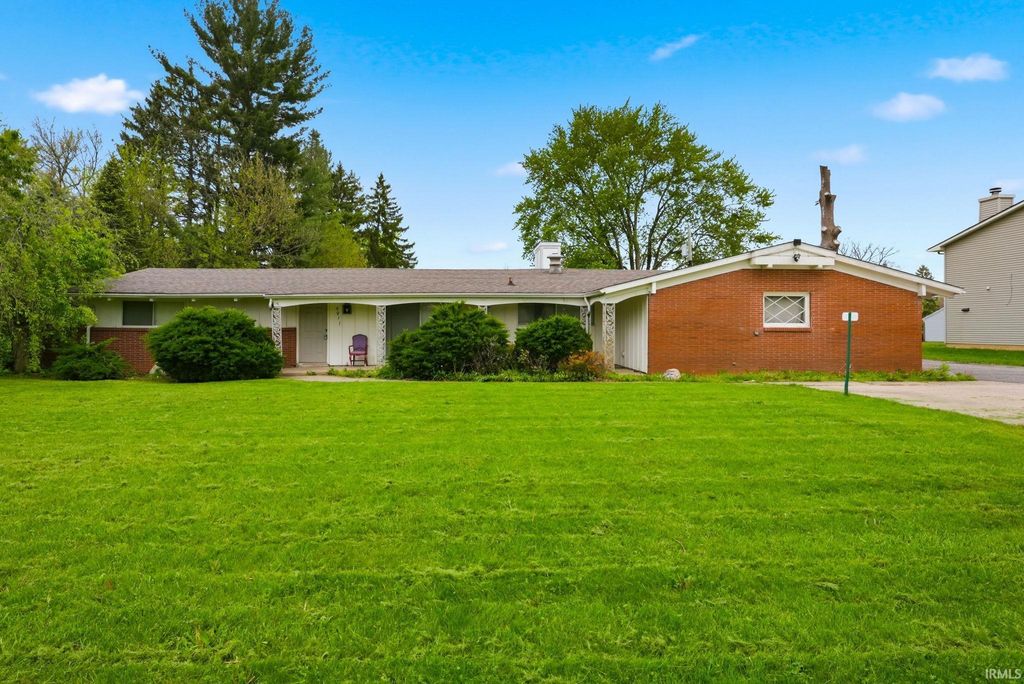Photo of 4911-4913 Lake Avenue, Fort Wayne, IN 46815 (MLS # 202616451)
