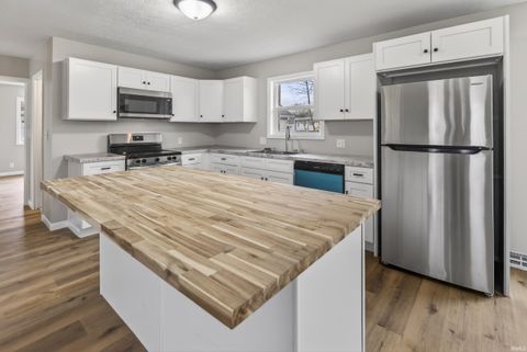 Tiny photo for 815 Parkway Drive, Logansport, IN 46947 (MLS # 202601368)