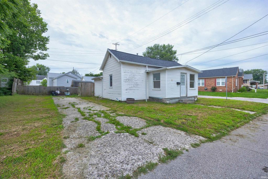 Photo of 901 E State Street, Princeton, IN 47670 (MLS # 202627745)