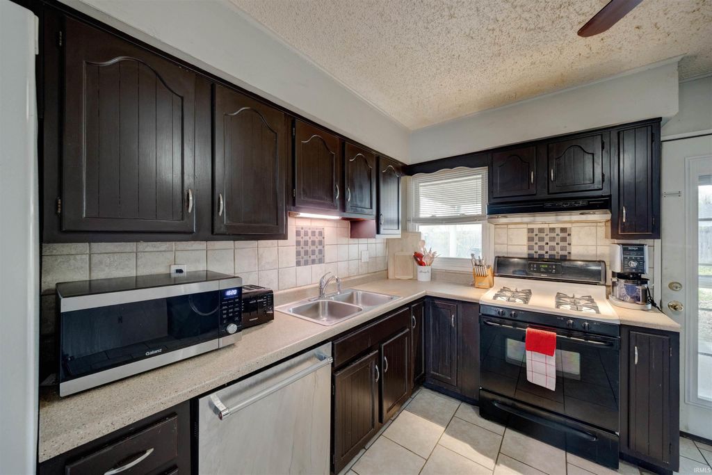 Photo of 525 W Mill Road, Evansville, IN 47710 (MLS # 202611484)