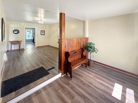 Tiny photo for 650 E Oregon Street, Evansville, IN 47711 (MLS # 202618456)