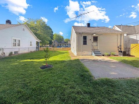 Tiny photo for 650 E Oregon Street, Evansville, IN 47711 (MLS # 202618456)