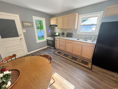 Tiny photo for 650 E Oregon Street, Evansville, IN 47711 (MLS # 202618456)