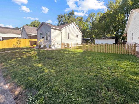Tiny photo for 650 E Oregon Street, Evansville, IN 47711 (MLS # 202618456)