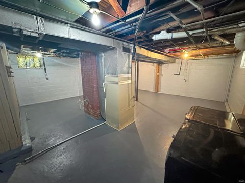 Tiny photo for 650 E Oregon Street, Evansville, IN 47711 (MLS # 202618456)