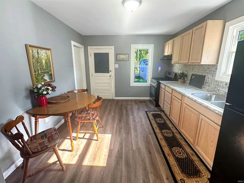 Tiny photo for 650 E Oregon Street, Evansville, IN 47711 (MLS # 202618456)