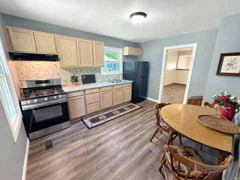 Tiny photo for 650 E Oregon Street, Evansville, IN 47711 (MLS # 202618456)