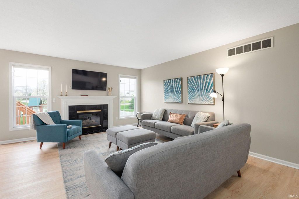 Photo of 928 Woodhouse Drive, Mishawaka, IN 46544 (MLS # 202612232)