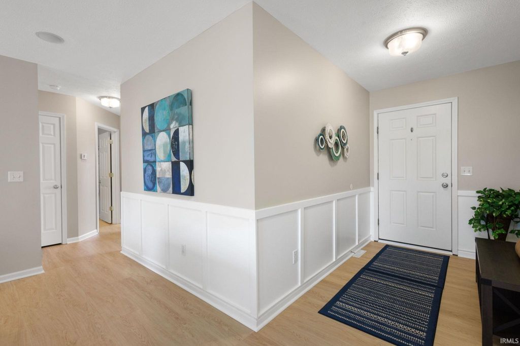 Photo of 928 Woodhouse Drive, Mishawaka, IN 46544 (MLS # 202612232)