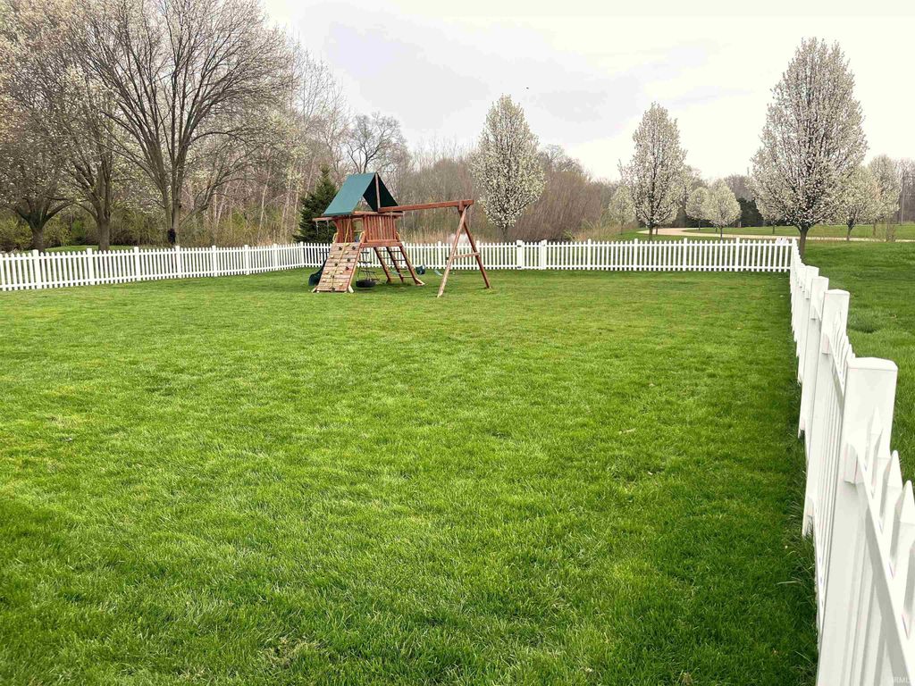 Photo of 928 Woodhouse Drive, Mishawaka, IN 46544 (MLS # 202612232)