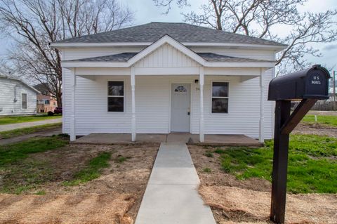 Photo of 544 N Meridian Street, Winchester, IN 47394 (MLS # 202611172)