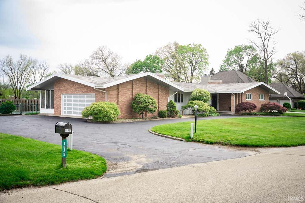 Photo of 1839 Rainbow Bend Boulevard, Elkhart, IN 46514 (MLS # 202630307)