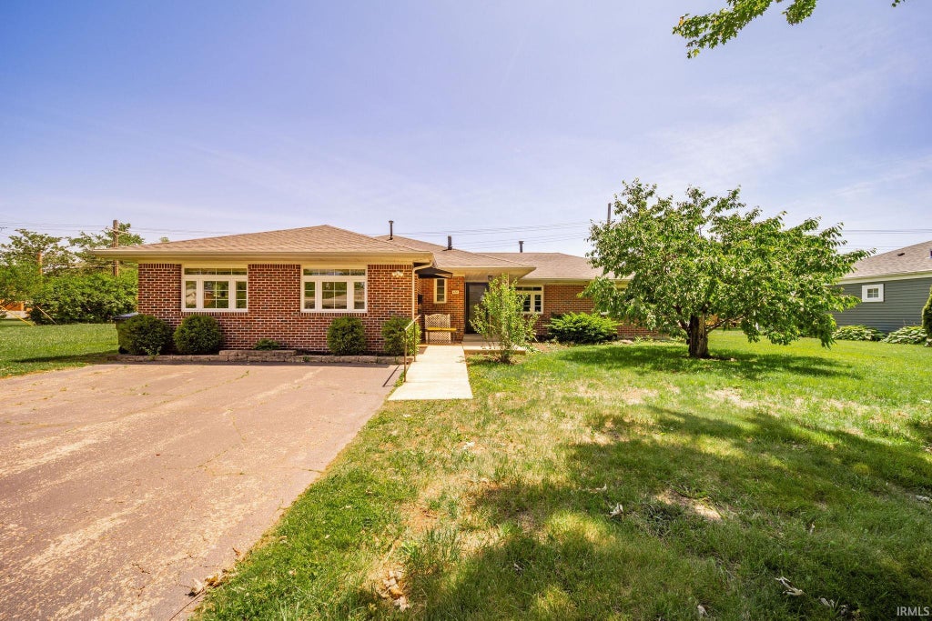 Photo of 600 N Alden Road, Muncie, IN 47304 (MLS # 202638632)