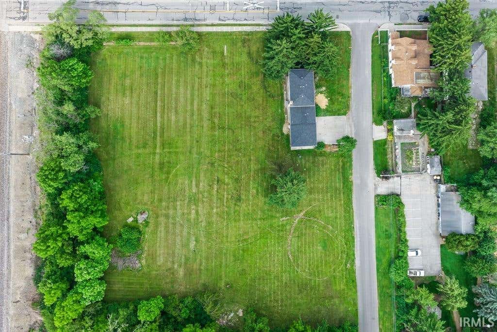 Photo of 1632 LUMBAR Street, Fort Wayne, IN 46803 (MLS # 202622022)