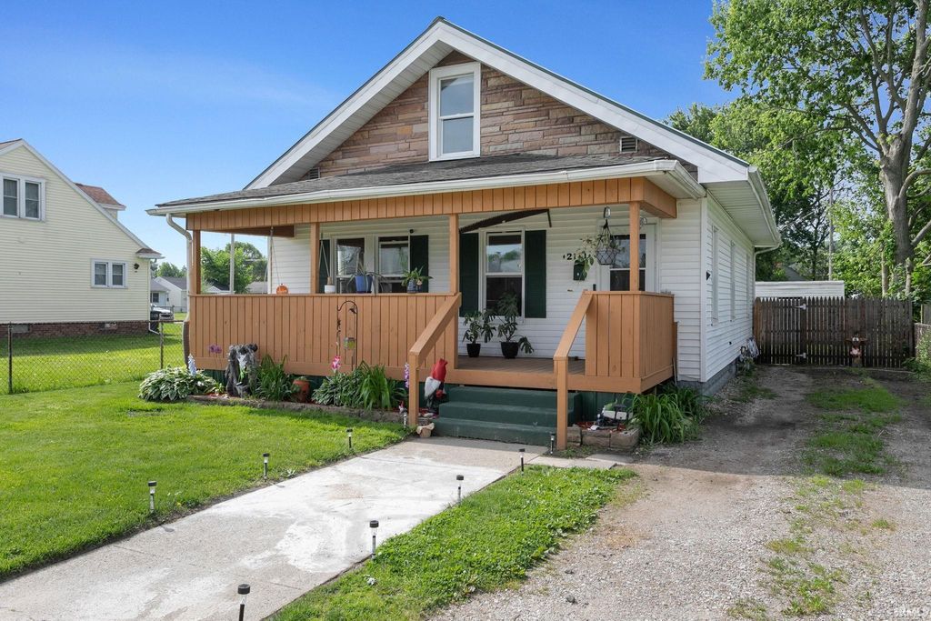 Photo of 2111 W 6th Street, Mishawaka, IN 46544 (MLS # 202619173)