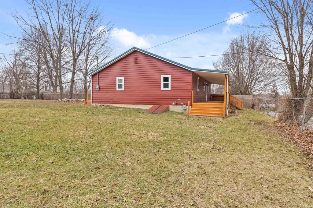 Photo of 1306 S Garden Street, Kendallville, IN 45755 (MLS # 202605573)