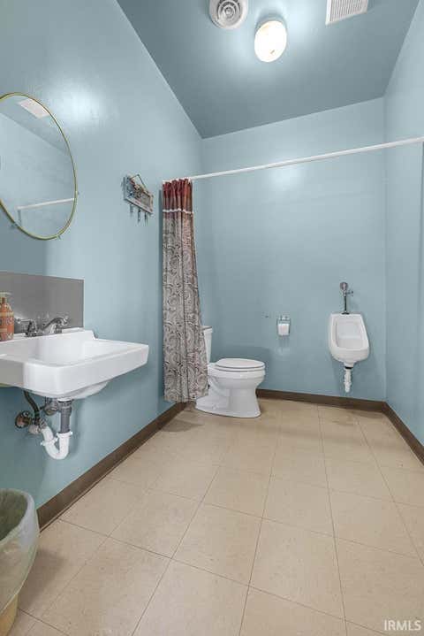 Tiny photo for 5353 E Main Street, Dubois, IN 47527 (MLS # 202635327)