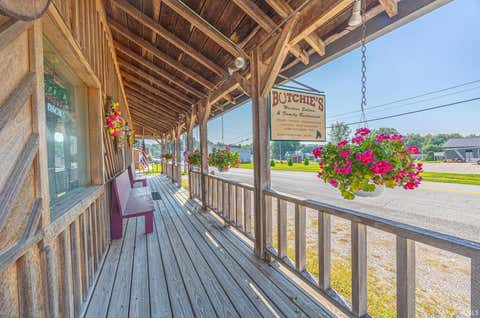 Tiny photo for 5353 E Main Street, Dubois, IN 47527 (MLS # 202635327)