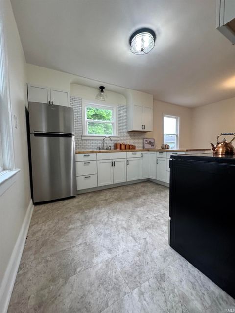 Tiny photo for 2533 N Sherman Street, Evansville, IN 47712 (MLS # 202615396)