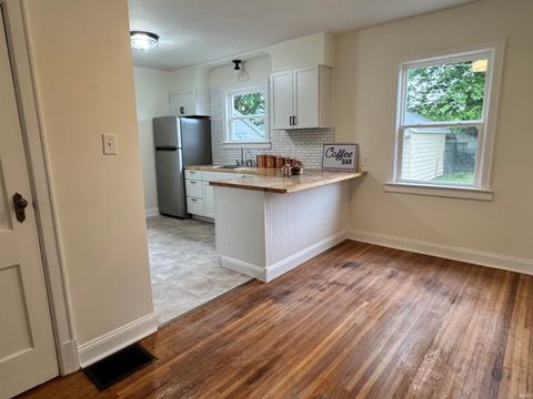Tiny photo for 2533 N Sherman Street, Evansville, IN 47712 (MLS # 202615396)