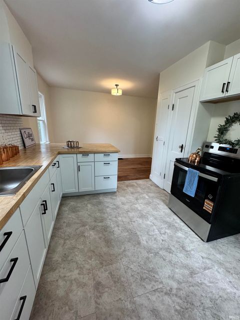 Tiny photo for 2533 N Sherman Street, Evansville, IN 47712 (MLS # 202615396)
