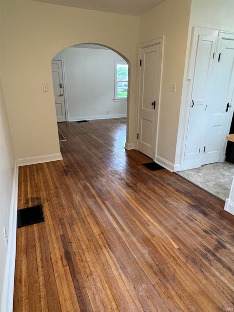 Tiny photo for 2533 N Sherman Street, Evansville, IN 47712 (MLS # 202615396)