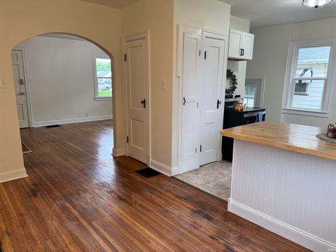 Tiny photo for 2533 N Sherman Street, Evansville, IN 47712 (MLS # 202615396)