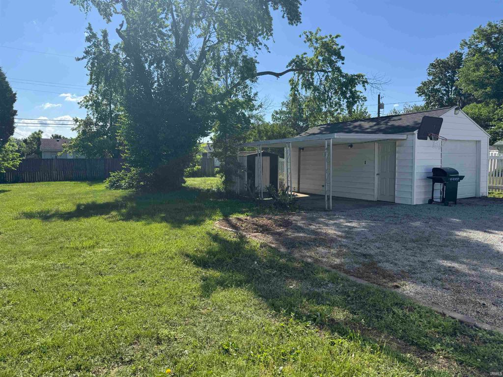 Photo of 5709 N KERTH Avenue, Evansville, IN 47711 (MLS # 202615996)