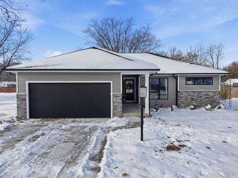Photo of 4835 Eicher Drive, Fort Wayne, IN 46835 (MLS # 202548653)
