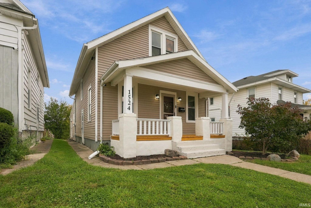 Photo of 1524 Franklin Avenue, Fort Wayne, IN 46808 (MLS # 202642590)