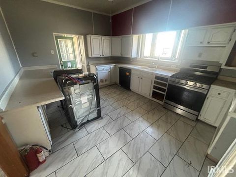 Tiny photo for 33 E Warren Street, Peru, IN 46970 (MLS # 202549347)