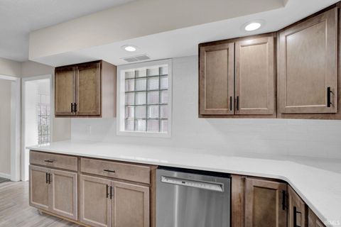 Tiny photo for 2618 Lake Drive, Evansville, IN 47711 (MLS # 202600370)