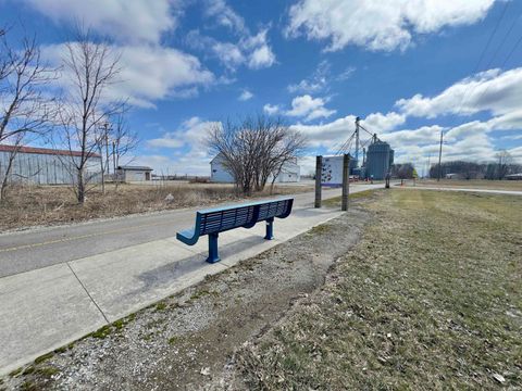 Tiny photo for 140 E Commerce Street, Macy, IN 46951 (MLS # 202606551)