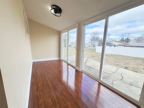 Tiny photo for 140 E Commerce Street, Macy, IN 46951 (MLS # 202606551)