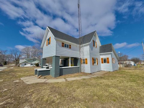 Photo of 140 E Commerce Street, Macy, IN 46951 (MLS # 202606551)