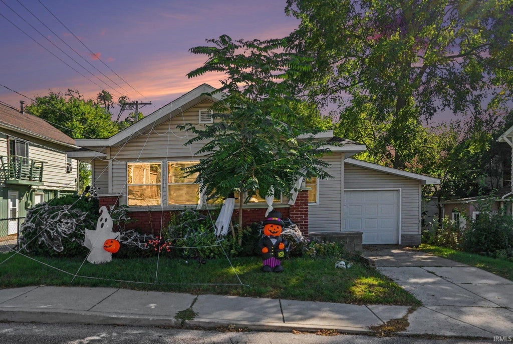Photo of 708 Liberty Drive, Mishawaka, IN 46545 (MLS # 202640757)