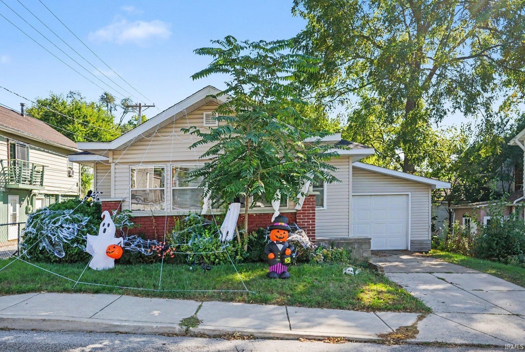 Photo of 708 Liberty Drive, Mishawaka, IN 46545 (MLS # 202640757)