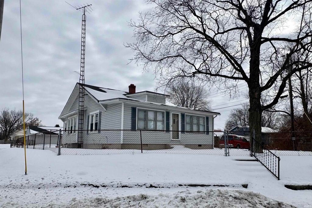 Photo of 2300 S Hoyt Avenue, Muncie, IN 47302 (MLS # 202604114)