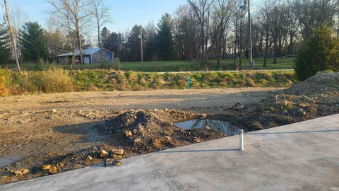 Tiny photo for 2500 S Coalmine Road, Bloomfield, IN 47424 (MLS # 202643896)