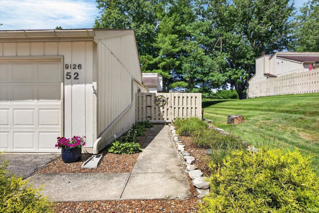 Photo of 9126 S Greenridge Lane, Bloomington, IN 47401 (MLS # 202626643)