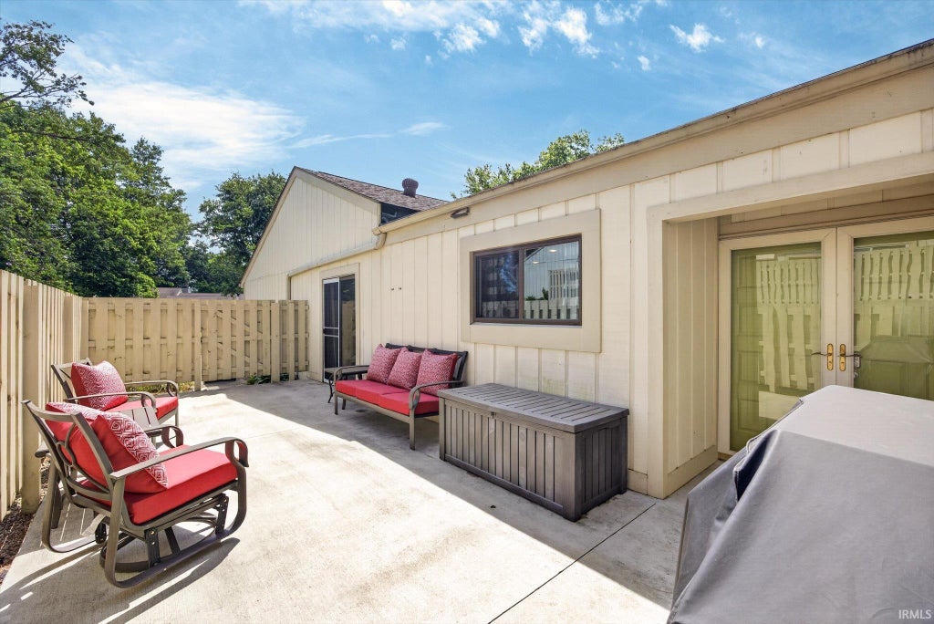 Photo of 9126 S Greenridge Lane, Bloomington, IN 47401 (MLS # 202626643)