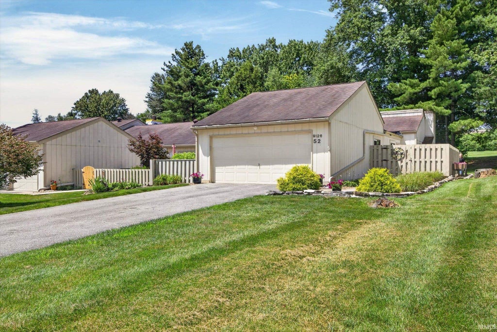Photo of 9126 S Greenridge Lane, Bloomington, IN 47401 (MLS # 202626643)