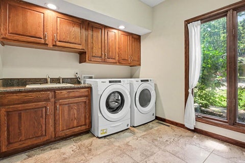 Tiny photo for 51125 Midlothian Court, Granger, IN 46530 (MLS # 202627824)