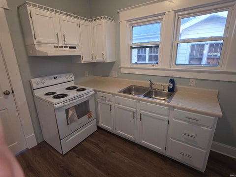 Tiny photo for 1502 Main Street, Vincennes, IN 47591 (MLS # 202635581)
