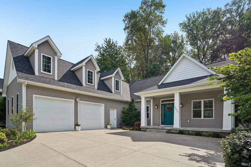 Photo of 5600 Treeline Drive, Columbus, IN 47201 (MLS # 202638343)
