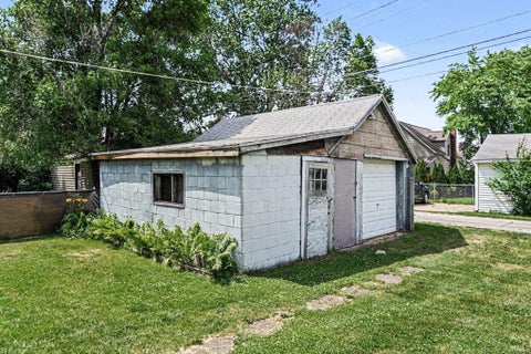 Tiny photo for 138 W Broadway Street, Mishawaka, IN 46545 (MLS # 202622785)