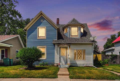 Photo of 138 W Broadway Street, Mishawaka, IN 46545 (MLS # 202622785)